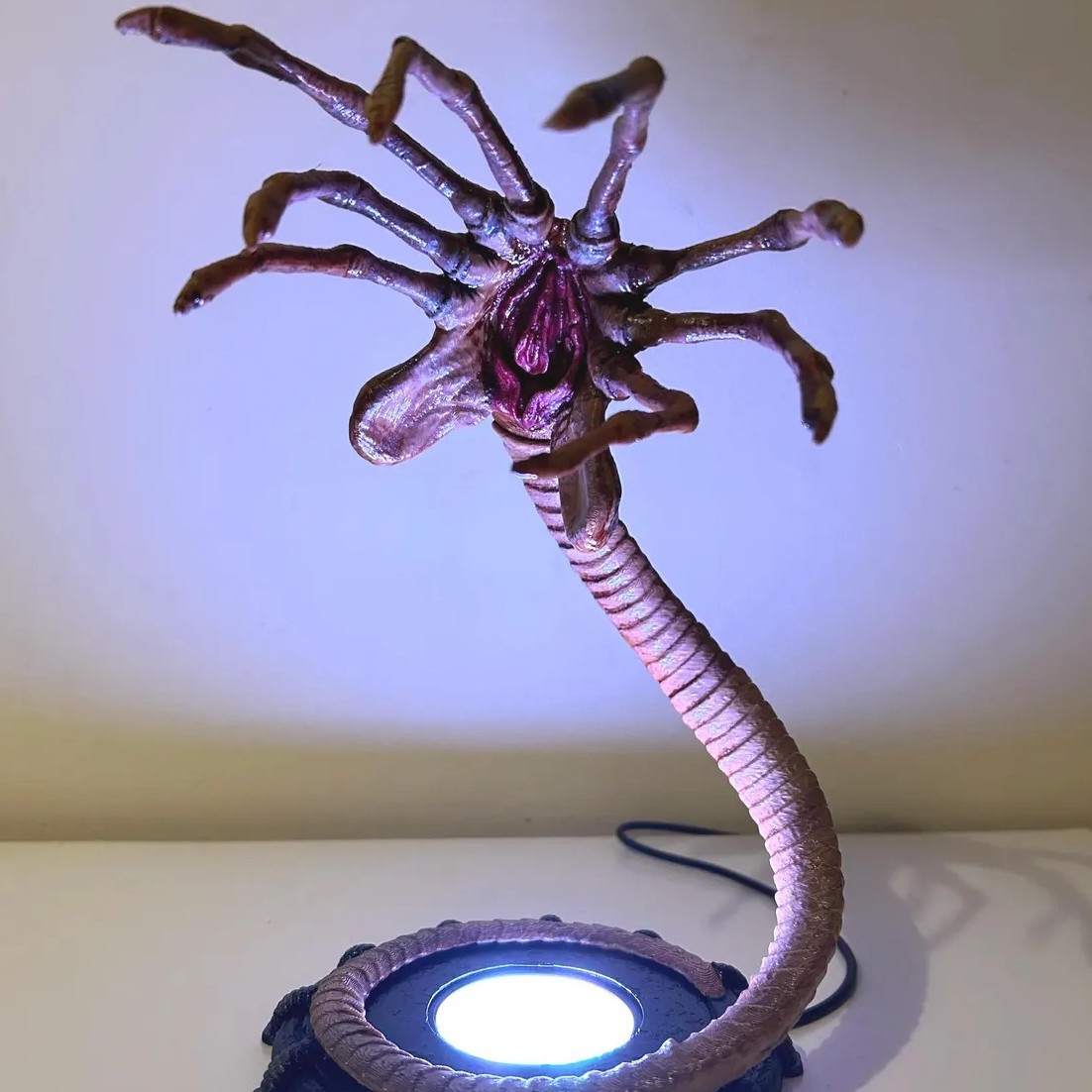Lampe Alien Facehugger, veille - Lighting Decor Ideas avis et prix
