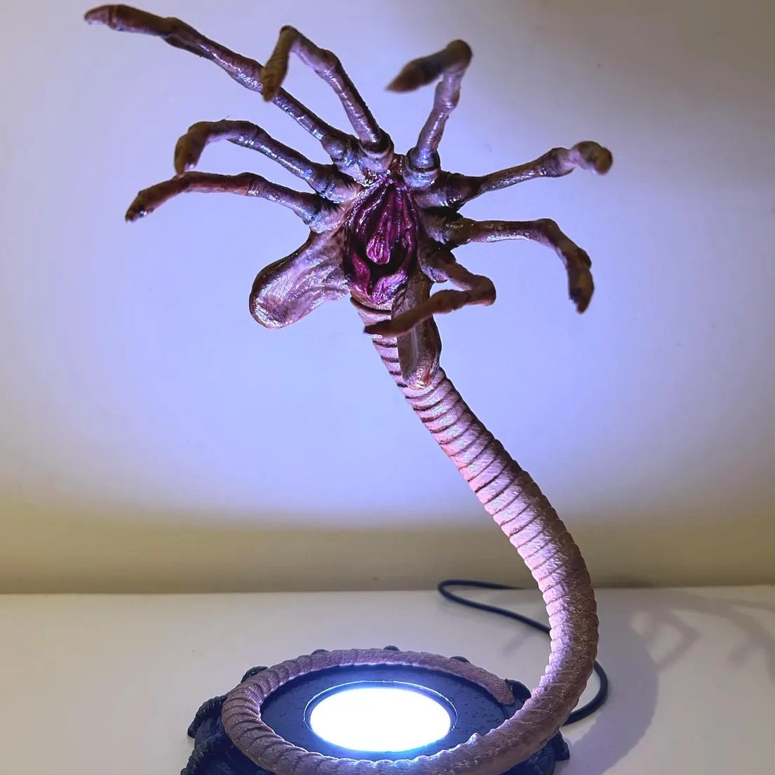 Lampe Alien Facehugger, veille - Lighting Decor Ideas avis et prix