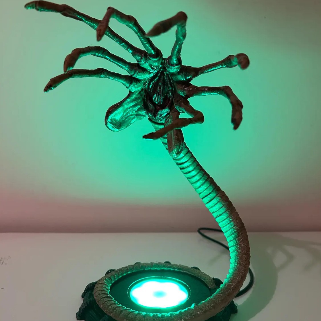 Lampe Alien Facehugger, veille - Lighting Decor Ideas avis et prix