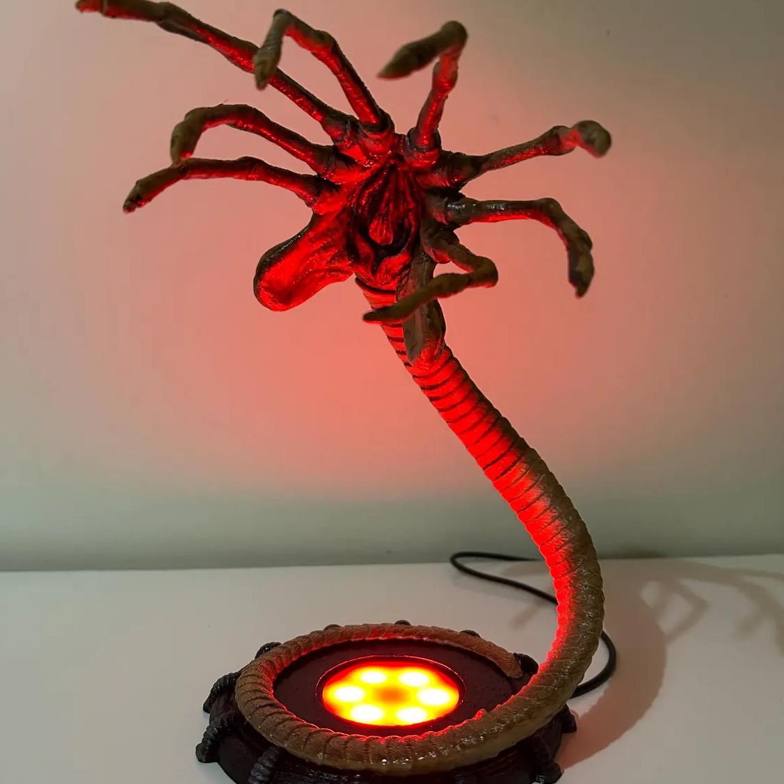 Lampe Alien Facehugger, veille - Lighting Decor Ideas avis et prix